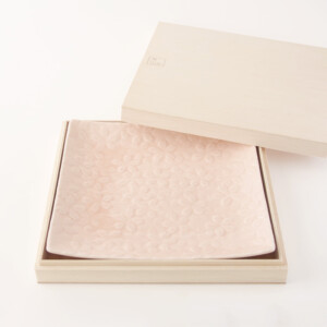 sakura（さくら）大皿　かさね桜　ピンク　木箱入りギフト