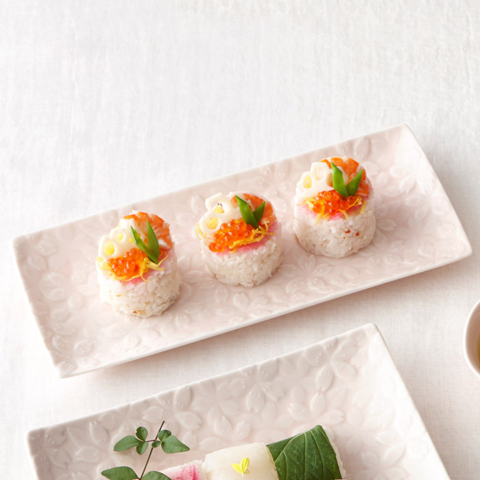 sakura（さくら）長皿　かさね桜　ピンク　お寿司盛り付けイメージ