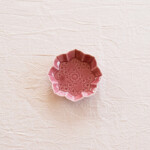 gaku（楽‐がく）線刻豆皿　八稜鏡　あずき色〈限定色〉真上から