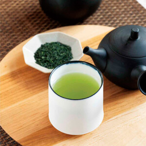 深山の茶器で楽しむ、THREE TEAの緑茶・青茶・紅茶