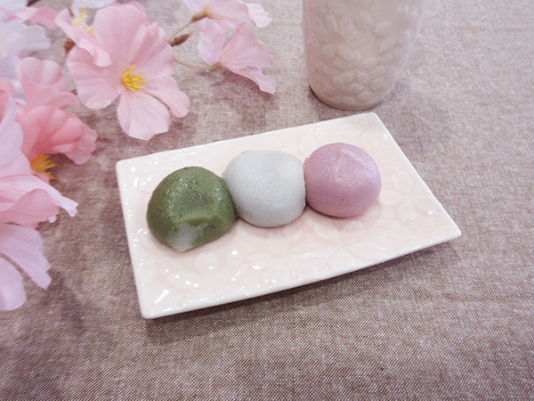 月々特集3月「桜色のうつわと、春のお料理」を公開しました