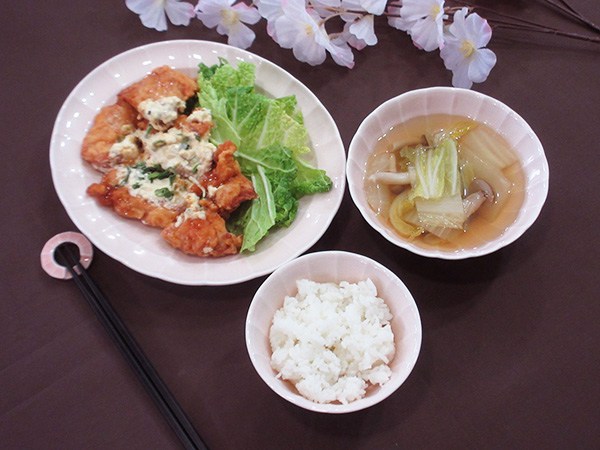 月々特集3月「桜色のうつわと、春のお料理」を公開しました