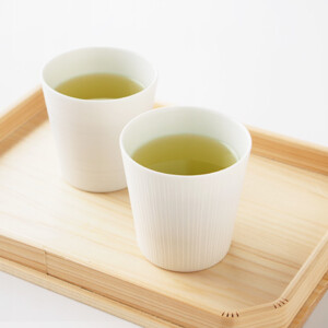 月々特集5月「新茶は香りと目で味わう。水色（すいしょく）を楽しむ白い茶器」を公開しました