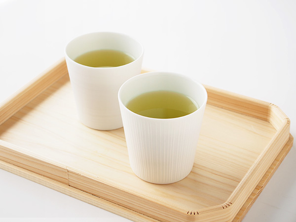 月々特集5月「新茶は香りと目で味わう。水色(すいしょく)を楽しむ白い茶器」を公開しました