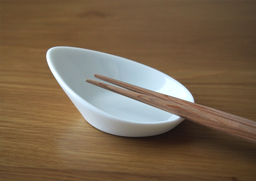 yururi（ゆるり）豆皿　白磁　箸置き使用イメージ