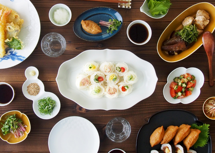 月々特集8月「お盆だよ！全員集合！　～おもてなしのうつわ～」お盆のにぎやかな食卓