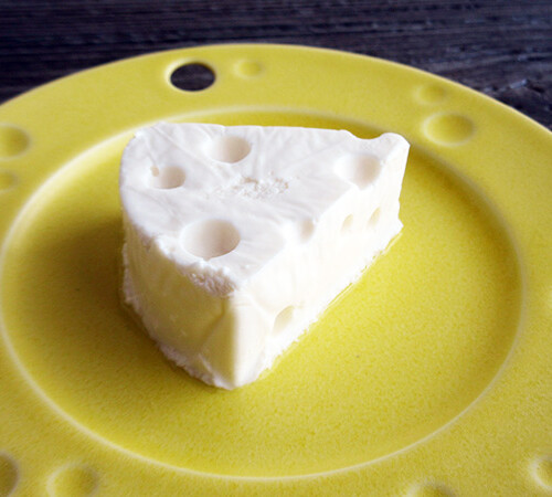cheese(チーズ)のうつわにチーズケーキをのせてみた!