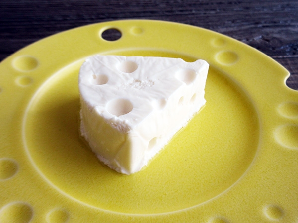 cheese(チーズ)のうつわにチーズケーキをのせてみた!