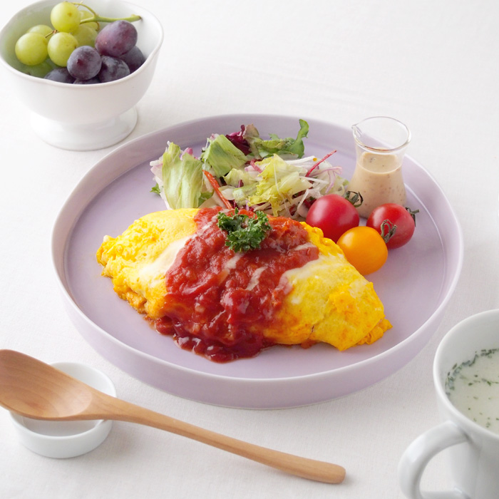 luonto（ルオント）24cmプレート　カーモスパープル　オムライス盛り付けイメージ