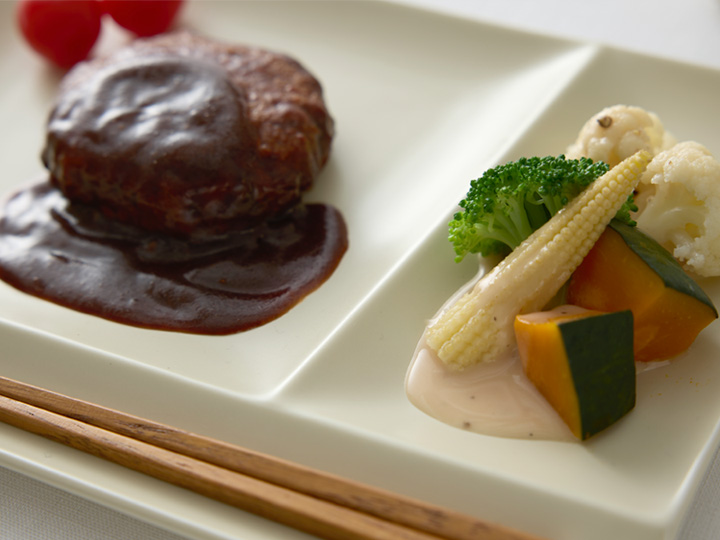 isola(イゾラ)パレットプレートは仕切りがあることで料理が混ざりにくい