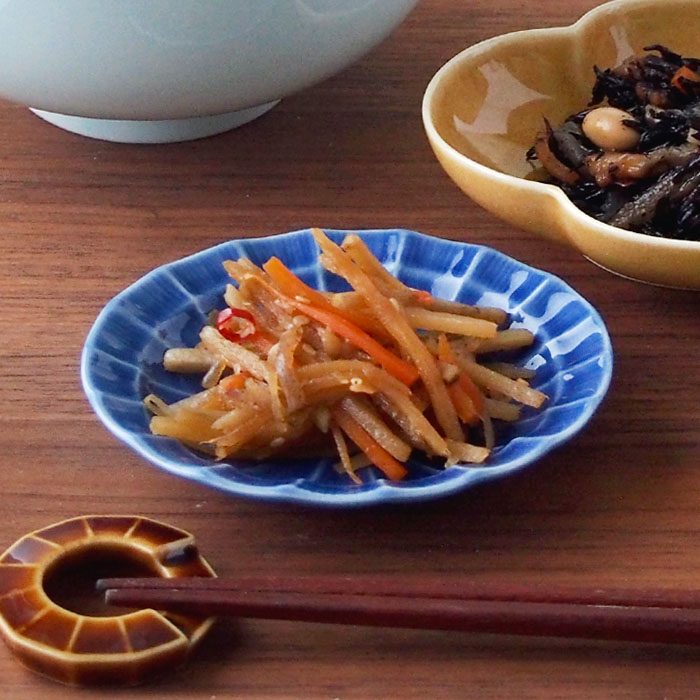 suzune（すずね）手塩皿　紺釉　きんぴらごぼう盛り付けイメージ
