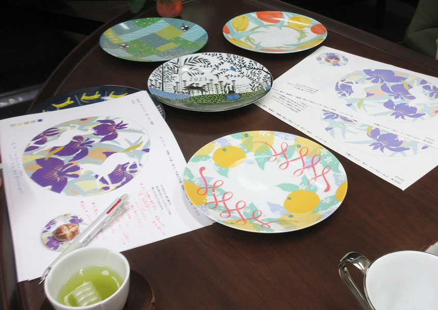 月々特集11月「Sotlightが手掛ける、深山のイヤープレート2026」2025年