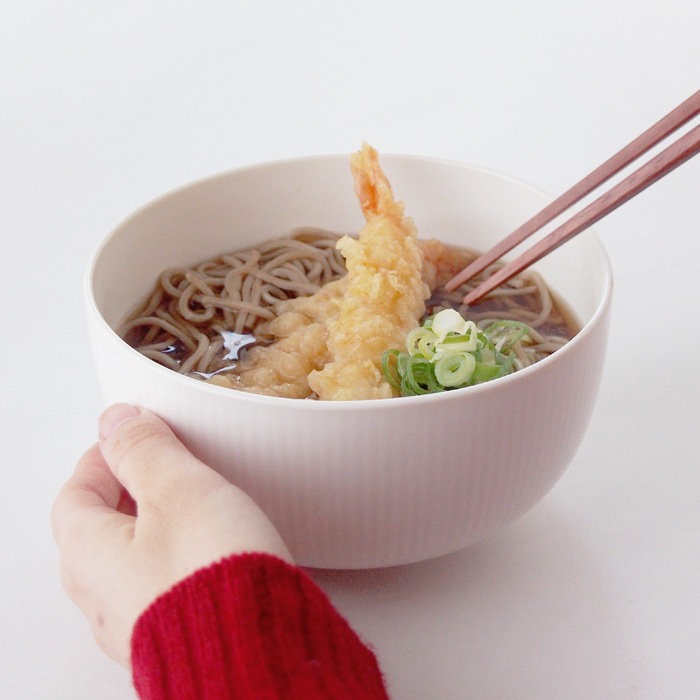 racca（ラッカ）15.5cmボウル（どんぶり）ミルキーホワイト　そば盛り付けイメージ