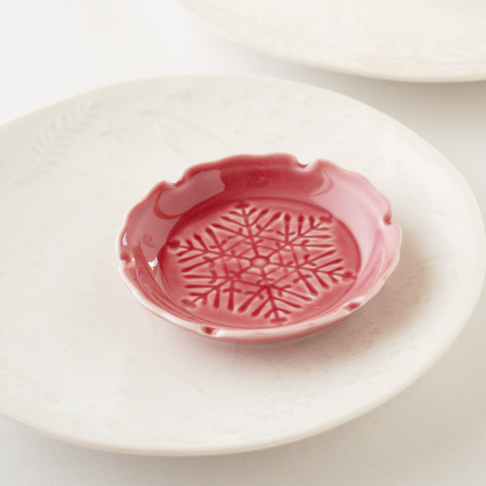 gaku（楽‐がく）線刻豆皿　雪花　あずき色〈限定色〉