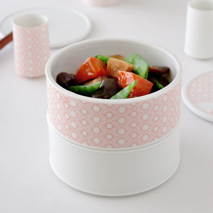 suuun(サーン)おつまみ重箱本体 朱赤・磁白 筑前煮盛り付けイメージ