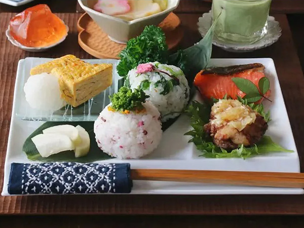 ＼ 売れてます ／ 深山の定番アイテム、クラストとイゾラパレットプレート